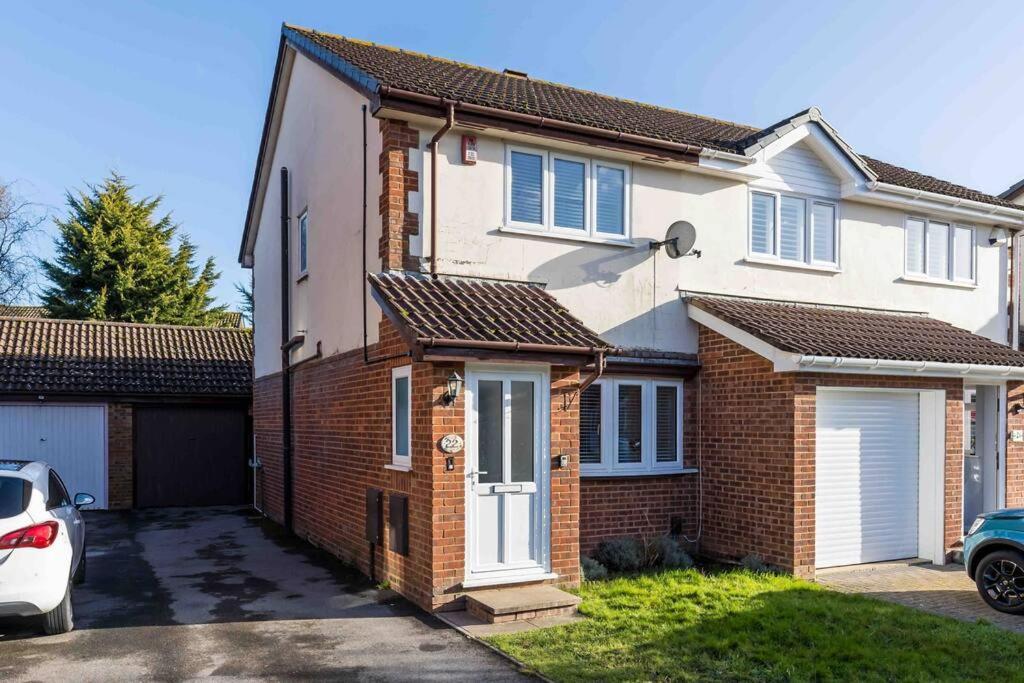 2 Bedroom House-Driveway - Bournemouth Hospital - Long Stay Discounts - Lima Apartments Ltd Exterior photo