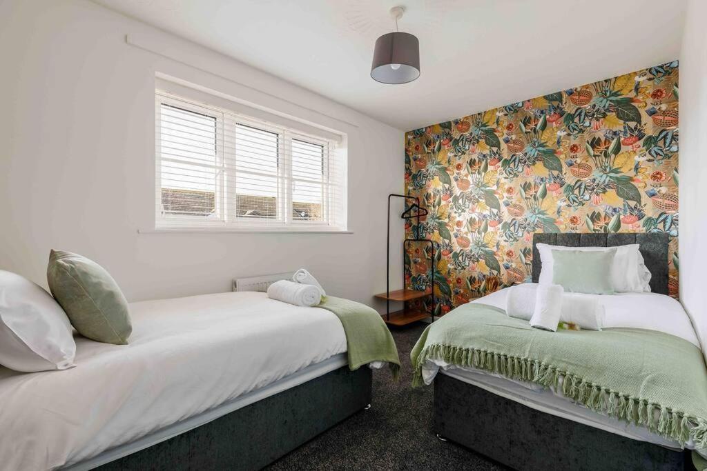 2 Bedroom House-Driveway - Bournemouth Hospital - Long Stay Discounts - Lima Apartments Ltd Exterior photo